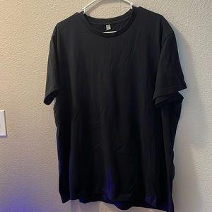 Uniqlo plain black T-shirt.